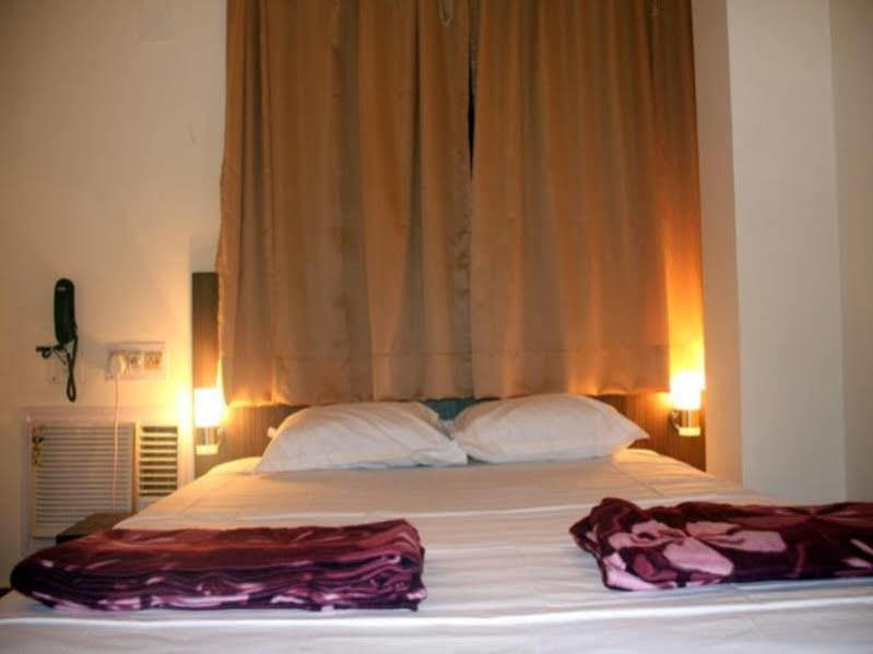 ดาวน์ทาวน์เกสท์เฮาส์ Hotel โกลกาตา ภายนอก รูปภาพ